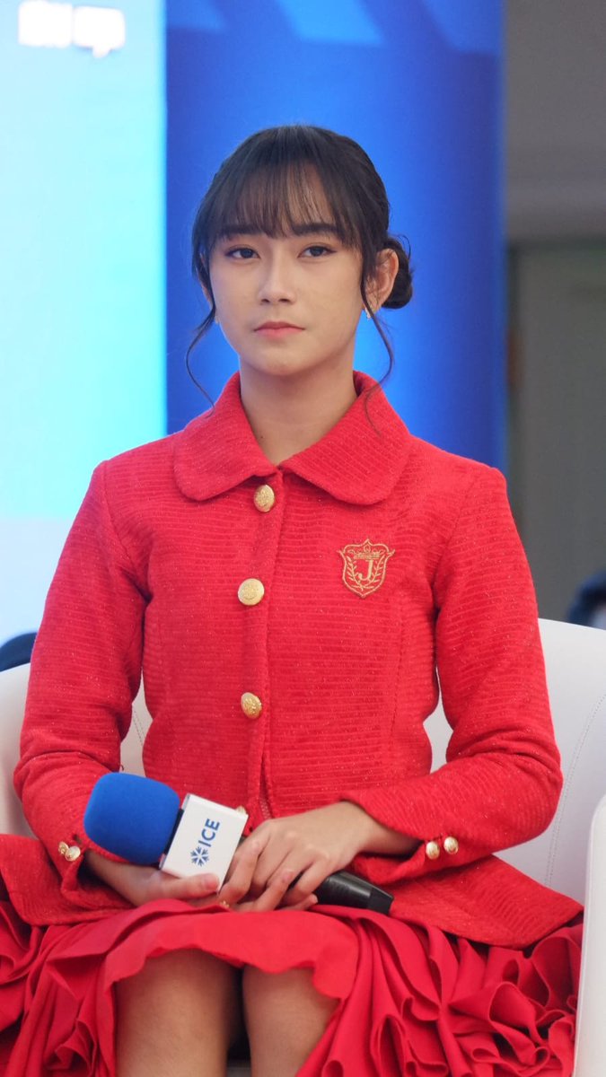 jehaes_'s tweet image. Pasti tangannya Freya dingin

....
(soalnya megang ICE ❄️ hihihi)