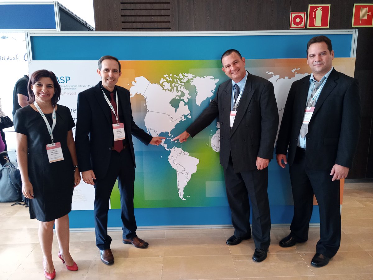 TorralbasLuis's tweet photo. El @PCTHabana_3CE y @universidad_uci representan a #Cuba en la 39 Conferencia Internacional de la @IASPnetwork. Visitamos @unisevilla y firmamos convenio colaboración con @PCTcartuja 
#CreceCon3CE https://t.co/qdK9zplevd