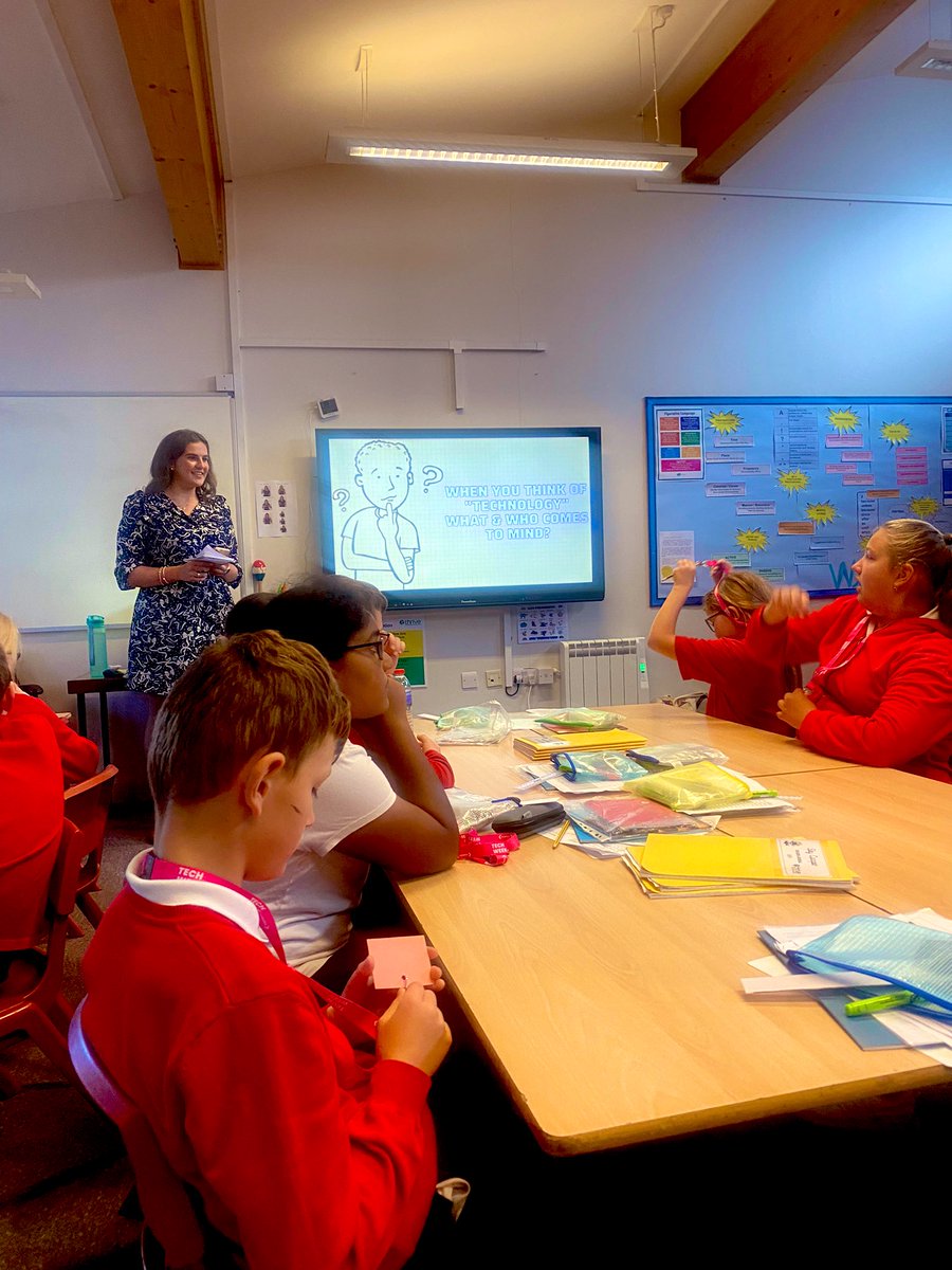 childrensuni's tweet photo. Talking about how to be the ‘bosses of the future’ with pupils @ChilternPSHull Lella Violet Halloum is sharing her story and is truly inspirational at just 18 years old @ExpoHumber #futuresintech https://t.co/MjOqBrvCZQ