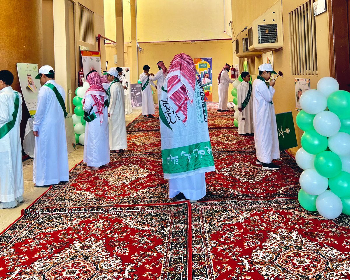 DarAlraiM's tweet photo. ومن مشاركتنا بهالمناسبة والأحتفاء بـ #اليوم_الوطني_السعودي_92 ​
معرض مصغر وتوزيعات لجميع طاقم العمل والضيوف الكرام .. ​
@moe_tbk @sultanalula99 @A_p_education https://t.co/uHy4LhJjdS