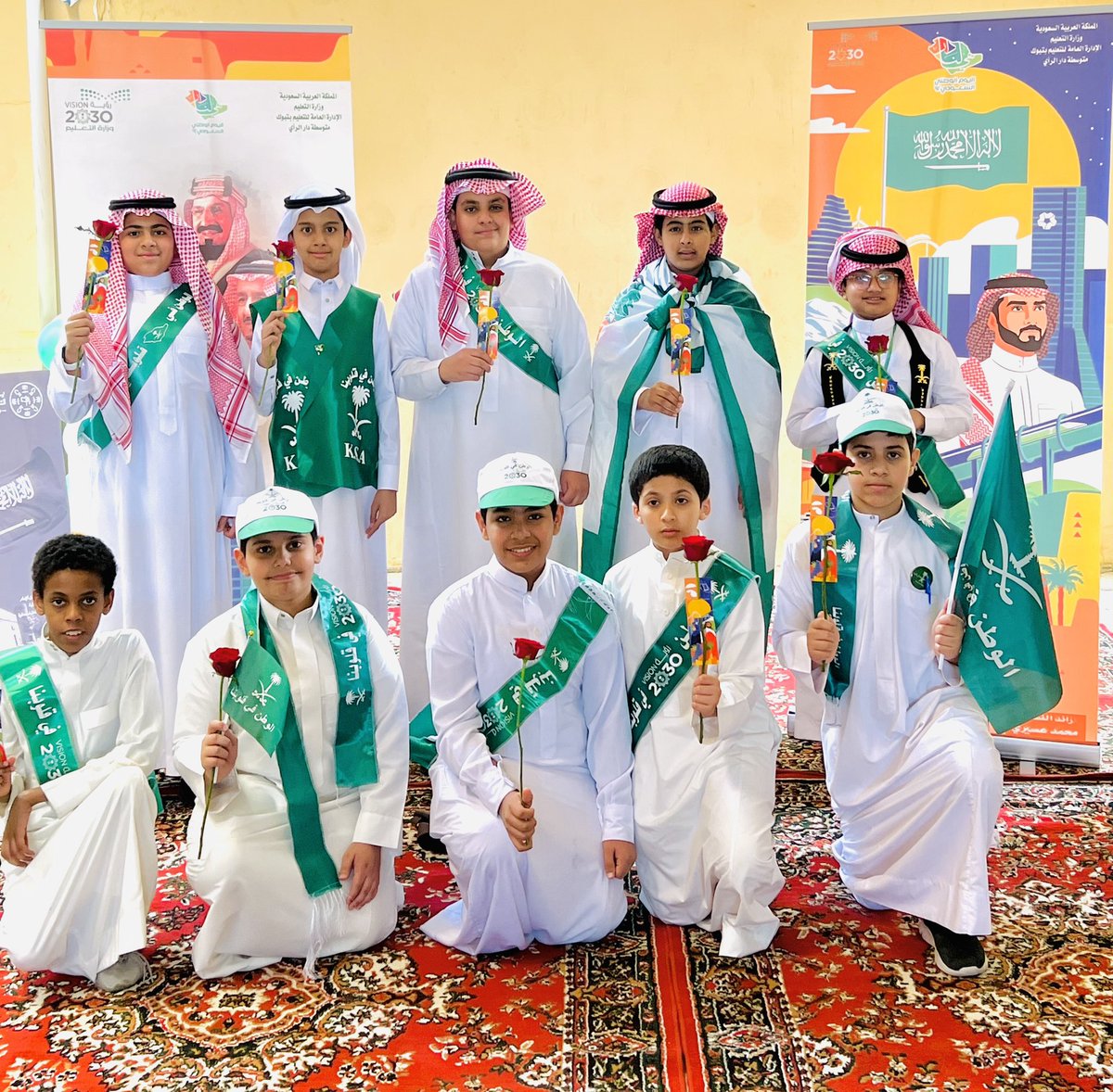 DarAlraiM's tweet photo. ومن مشاركتنا بهالمناسبة والأحتفاء بـ #اليوم_الوطني_السعودي_92 ​
معرض مصغر وتوزيعات لجميع طاقم العمل والضيوف الكرام .. ​
@moe_tbk @sultanalula99 @A_p_education https://t.co/uHy4LhJjdS