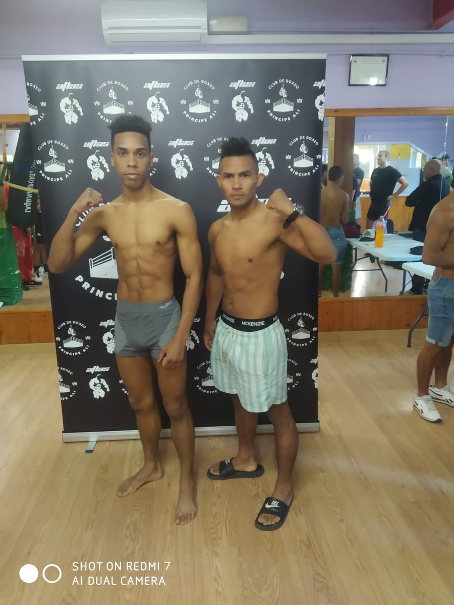 LaROCAboxeo's tweet photo. Gran velada el pasado dia 17. Gran trabajo de ALEX . ¡¡ ENHORABUENA !!
#laRocaBoxeoMajadahonda #muaythai #k1 #kickboxing #mma #boxing #boxeo #kravmaga https://t.co/UMSEKGZr2L