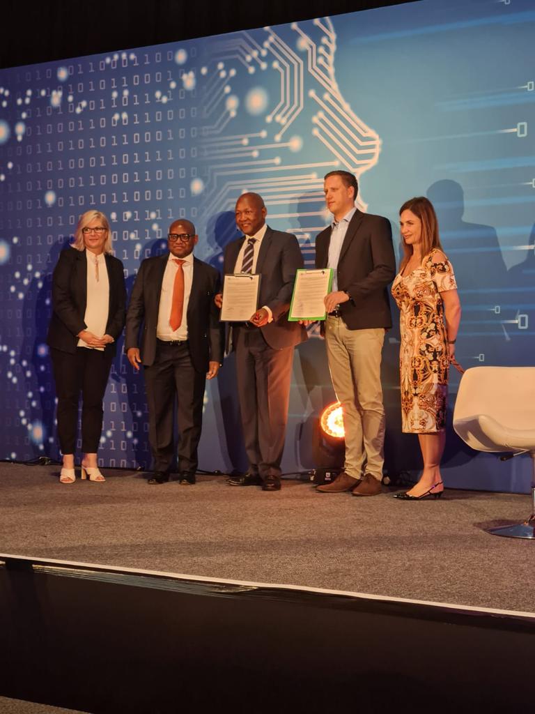 Harambee4Work's tweet photo. We signed an MOU with @digitalcouncil1 at their #Conext2022 conference yesterday. This will enable us to continue fostering a strong partnership for youth employment in the digital industry in South Africa. https://t.co/EDg3EGZWX1