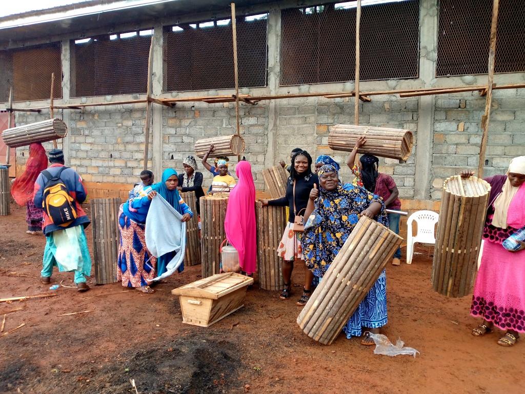 CAMGEW's tweet photo. #CAMGEW Donates 50 Beehives to trained participants
In Njimom,  West Region, Cameroon
From 21st to 24th August 2022, #CAMGEW had training for 50 community members (women and youths) in honey production, beeswax extraction and bee hive construction. They received 50 bee hives. https://t.co/RMW5lnRVdu
