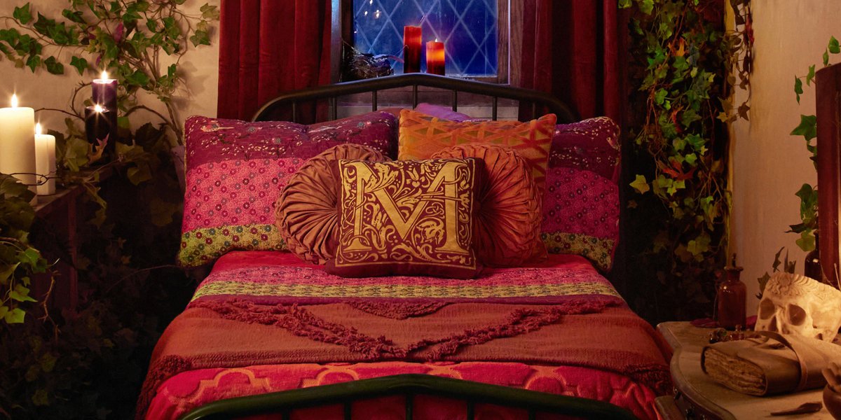 getFANDOM's tweet photo. For one night only, the Sanderson Sisters invite guests to Salem to stay at their #HocusPocus cottage on @Airbnb 

Bookings open on Weds, Oct. 12 🧹 https://t.co/urErbKfFr0