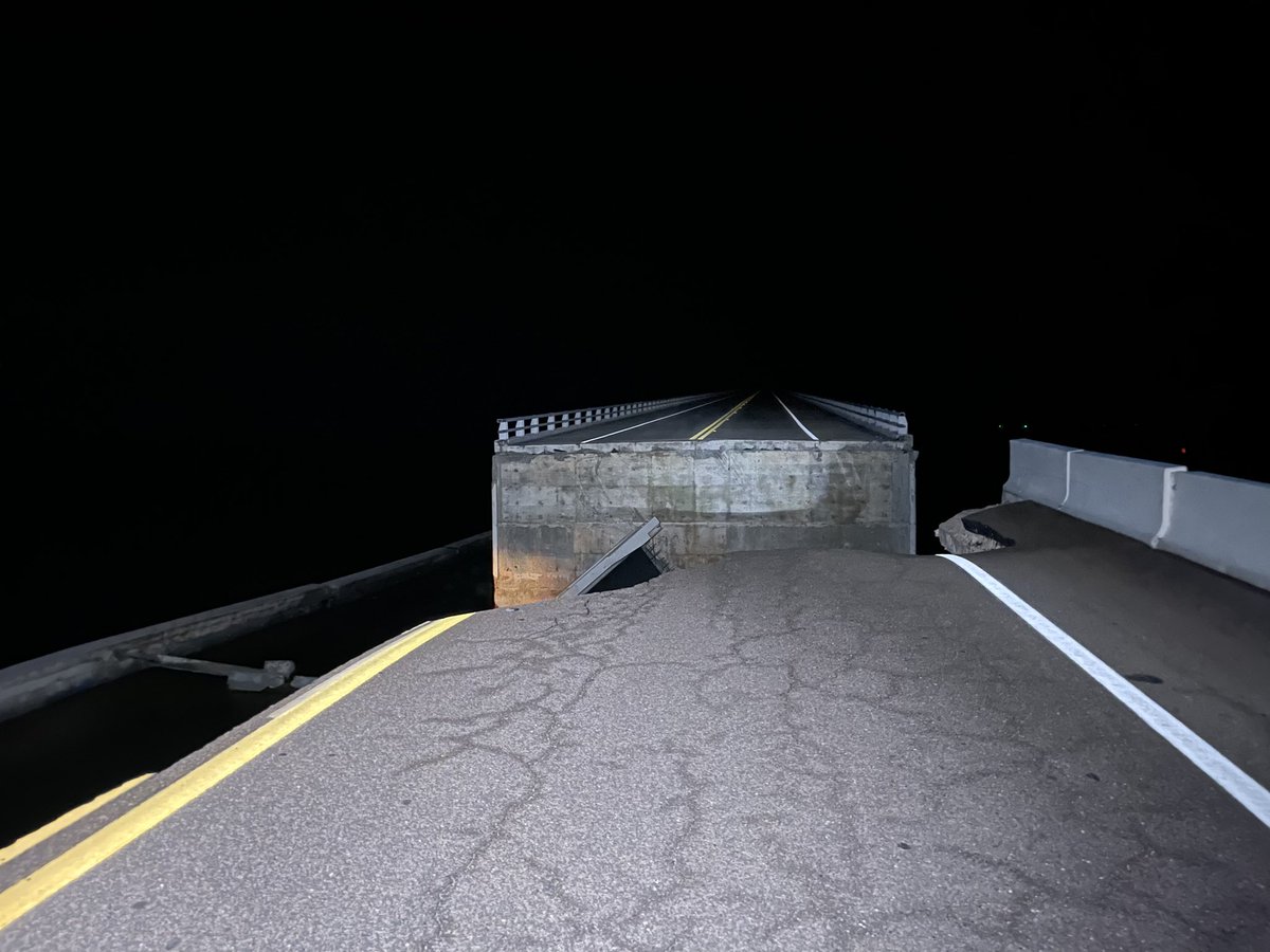 GageGoulding's tweet photo. #BreakingNews: An approximately 50-65 foot section of the Sanibel Causeway Bridge has fallen into the Gulf of Mexico. @NBC2 https://t.co/vOI2EvyVOY