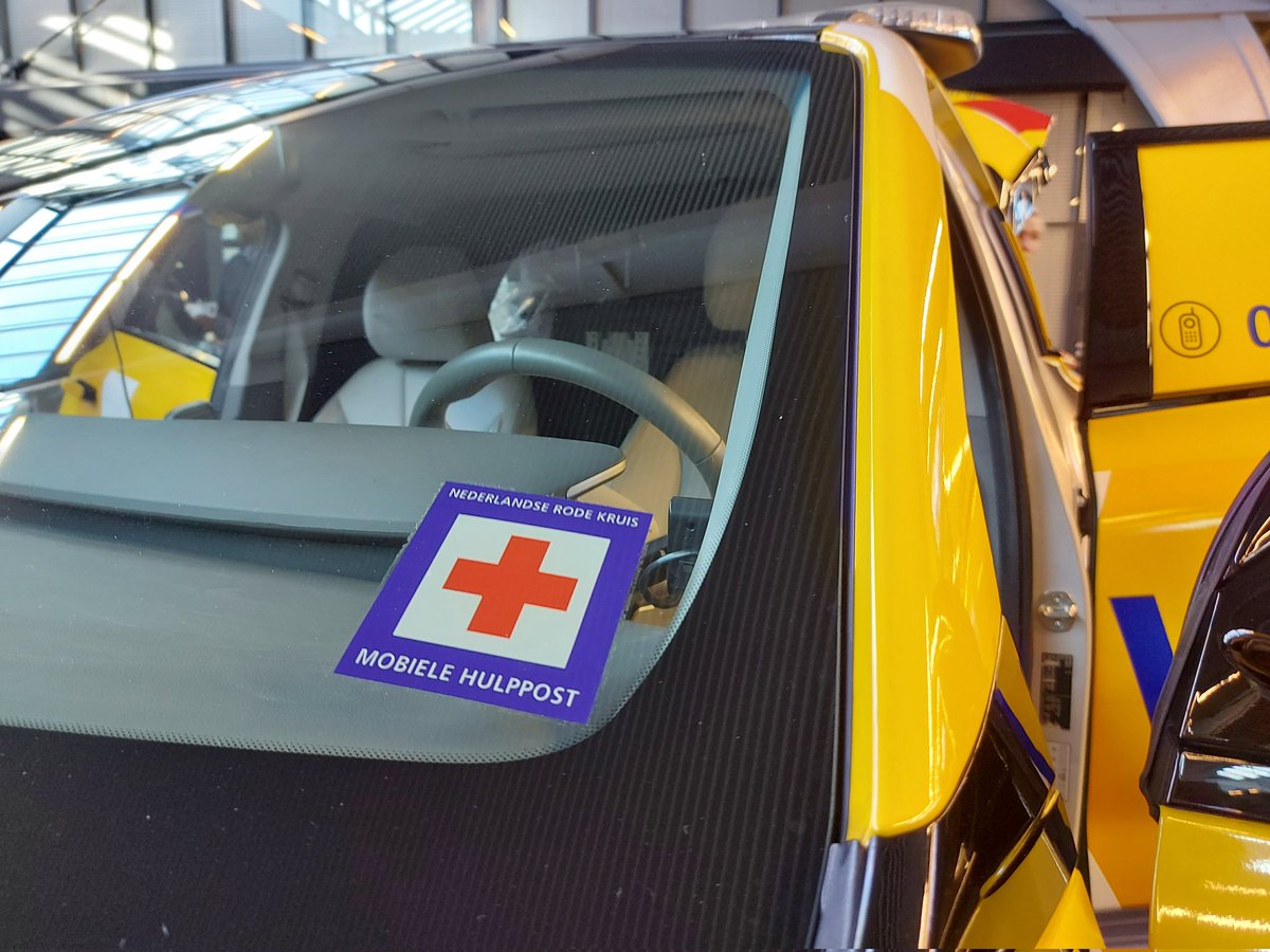 NLRCFirstAid's tweet photo. Vandaag bezig met Incident Management in het verkeer. Leren en aansluiten van burgerhulp bij professionele hulp op de weg. #IMevent #EHBO @RodeKruis @Rijkswaterstaat @ANWB https://t.co/0Ai85LldJX