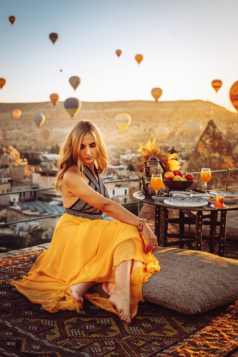 mausi_m's tweet photo. #cappadocia #travel #airballon #sunset #blondegirl https://t.co/jx4U8qDM9V
