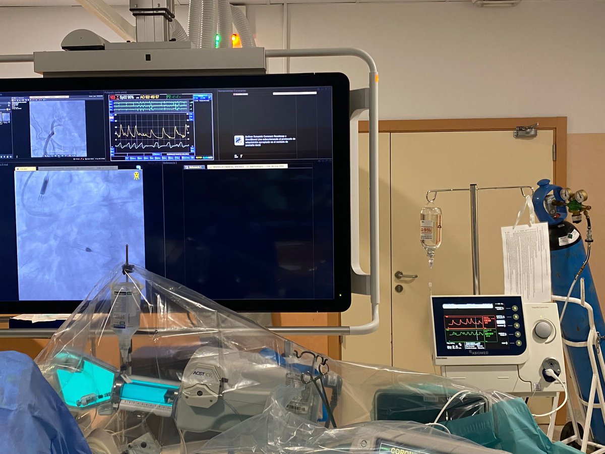 UCIHUVN's tweet photo. El Servicio de #MedicinaIntensiva @UCIHUVN del @hospital_hvn, desde la  #UCICardiovasculares y la #UCICirugiaCardiaca, cuidando del #corazon #crítico 

#DiaDelCorazon https://t.co/99n5lVhn1c
