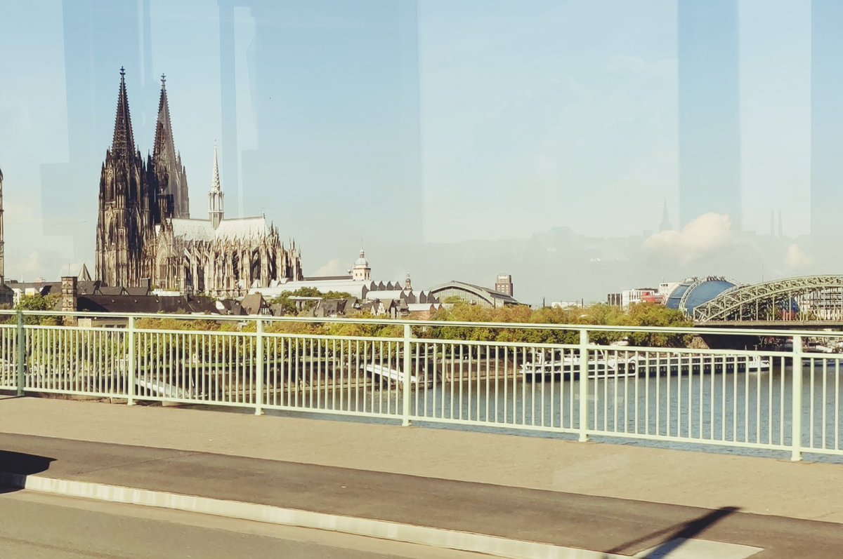 _SophiePeter_'s tweet photo. Bei schönstem Wetter geht's von der @UniWH nach Köln ♥️🤍 - auf zum Kick Off-Meeting von #elipfad @UKKoeln https://t.co/H06uM36Yvi