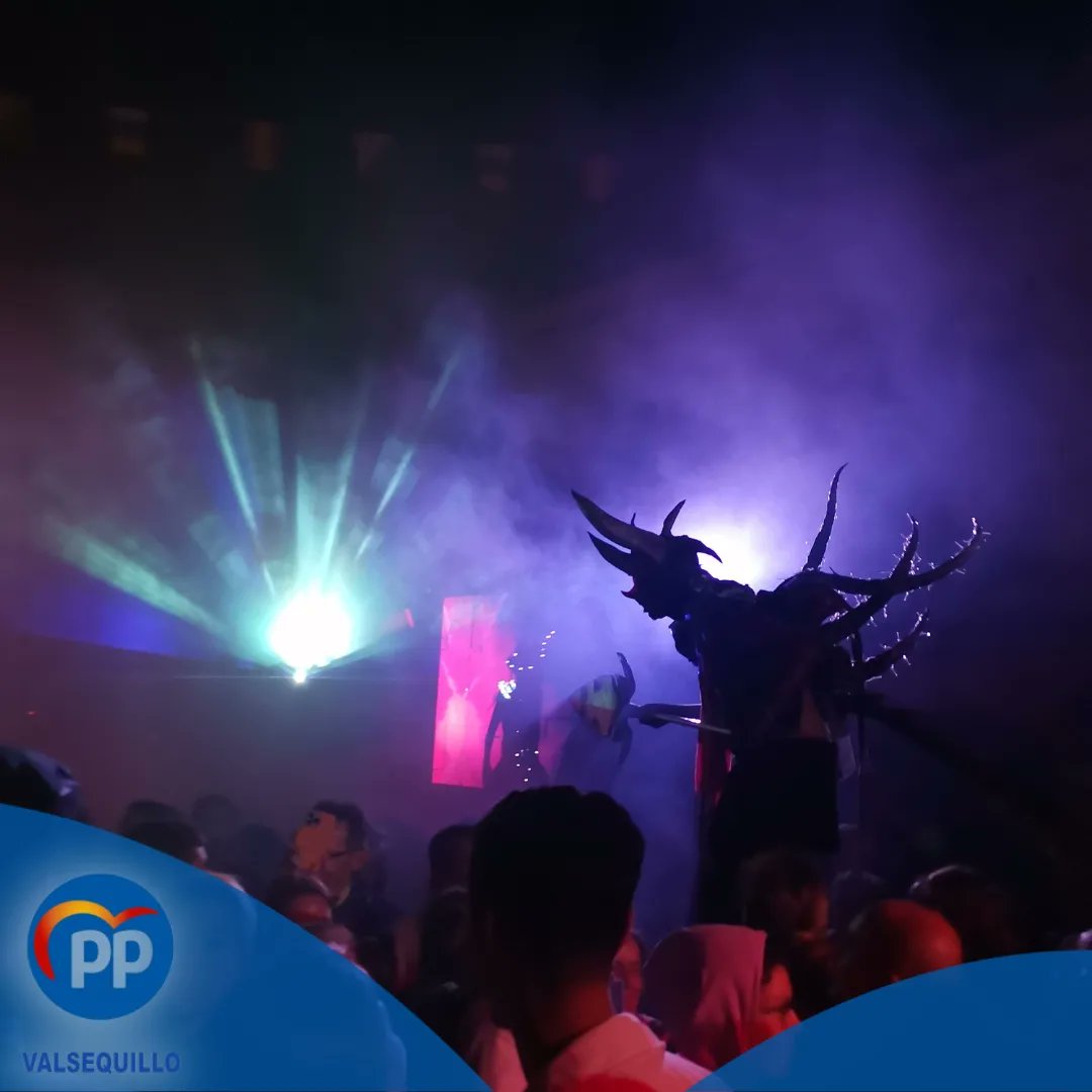 pp_valsequillo's tweet photo. Anoche el pueblo de Valsequillo disfrutó de una impresionante Suelta del Perro Maldito 2022.😈

Ante la oscuridad de la noche, la Suelta iluminó el municipio de alegría e ilusión por sus fiestas. https://t.co/Yl8kOwC4zg