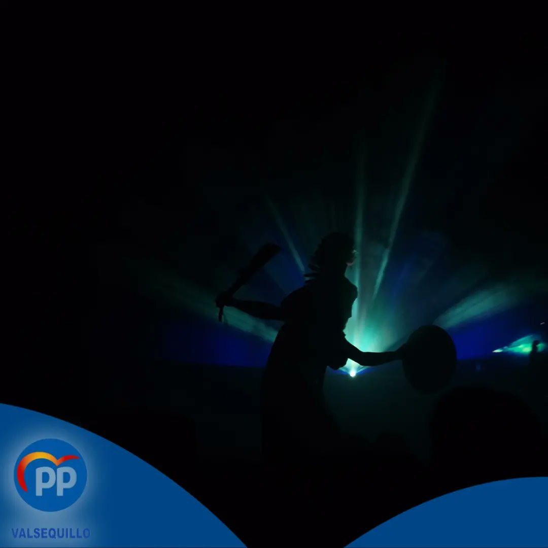 pp_valsequillo's tweet photo. Anoche el pueblo de Valsequillo disfrutó de una impresionante Suelta del Perro Maldito 2022.😈

Ante la oscuridad de la noche, la Suelta iluminó el municipio de alegría e ilusión por sus fiestas. https://t.co/Yl8kOwC4zg