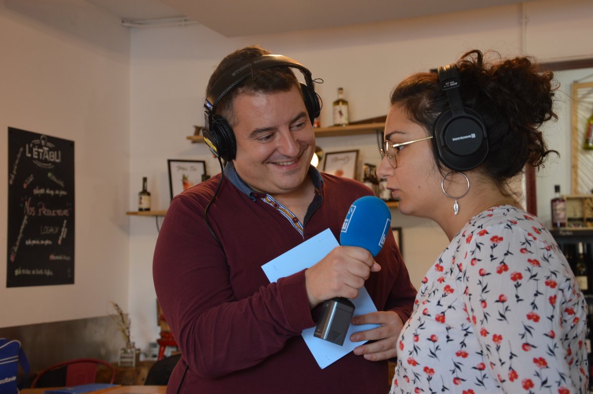 Ce matin, @bleuoccitanie état en direct de #Bouloc. Depuis le restaurant l'Etabli, <a href="/albanforlot/">Alban Forlot ©️📲</a> a mis à l'honneur les commerçants et producteurs de la ville dans son émission "Côté Saveurs". Le Potager du hérisson et la boulangerie Bonamy étaient également au micro. #proximite