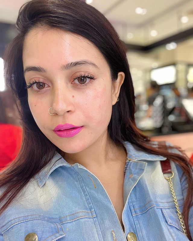 Senha31's tweet photo. 🙃🙃🙃
#selfie #sickomode #macevent #streetstyle #shoes #cute #chill #curvy #influencerlife #inago #makeup #beauty #lifestyle #fashion #sporty #chic #candyyumyum
#SenhaKarmakar
@rimpi_31 https://t.co/KoGvG5ElYd