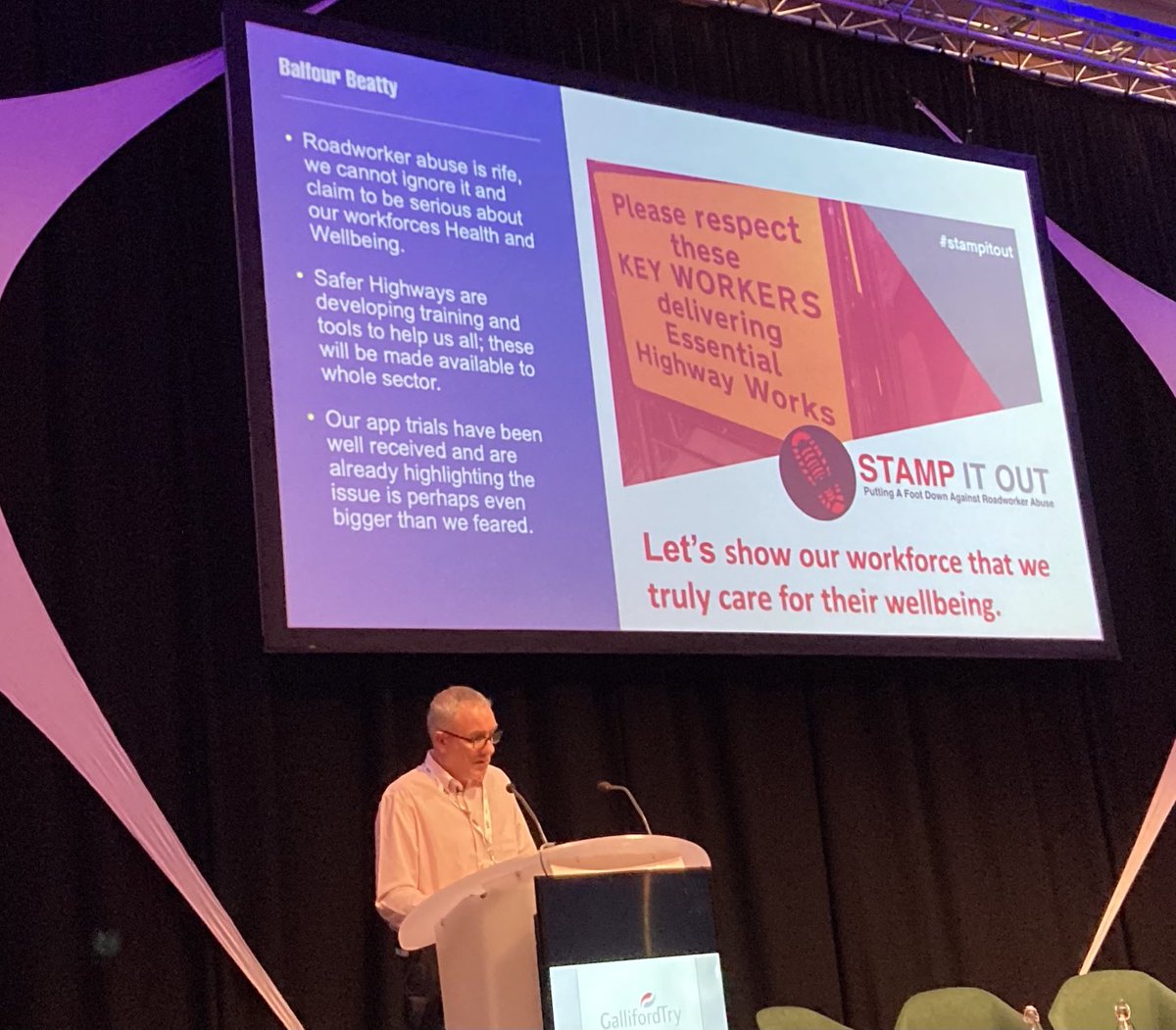 ATTexperiential's tweet photo. Abuse of road workers is rife! Inspiring talk from Phil Clifton ⁦@balfourbeatty⁩ on app trials and ⁦@SaferHighways18⁩ initiatives to support road workers and keep them safe. #SHLive #safetyleadership #StampitOut https://t.co/rJpcAIZndV