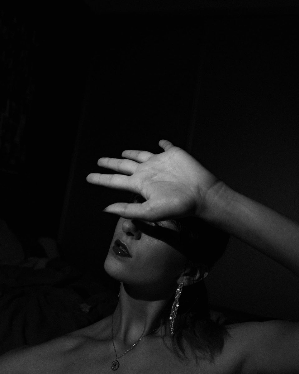 BobFleuri's tweet photo. Portrait 🤍🖤
#portrait #noiretblanc #autoportrait #blackandwhite #aesthetic https://t.co/fom7VXeebr