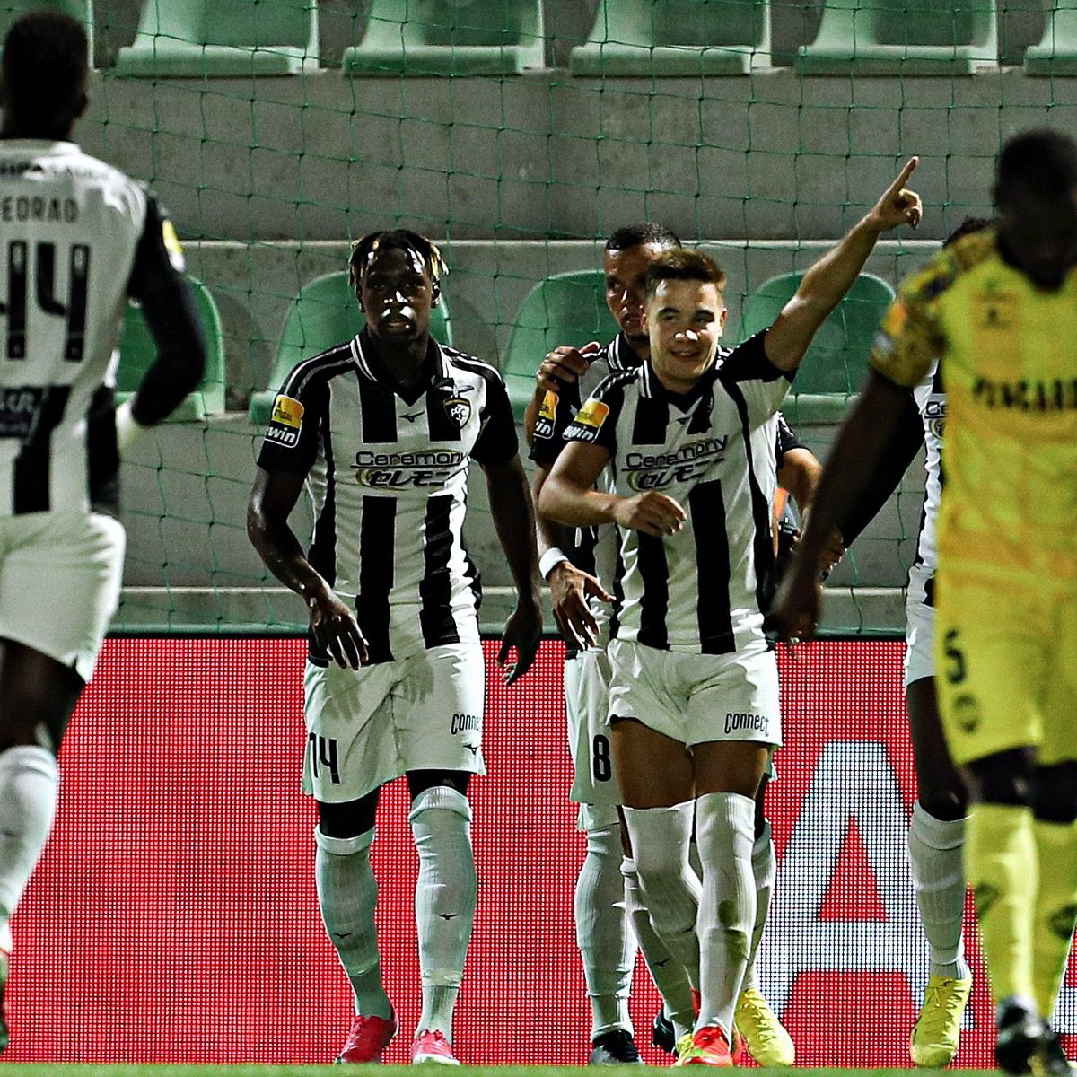 Dono do Chelsea está em negociações para comprar o Portimonense, segundo <a href="/NizaarKinsella/">Nizaar Kinsella</a>