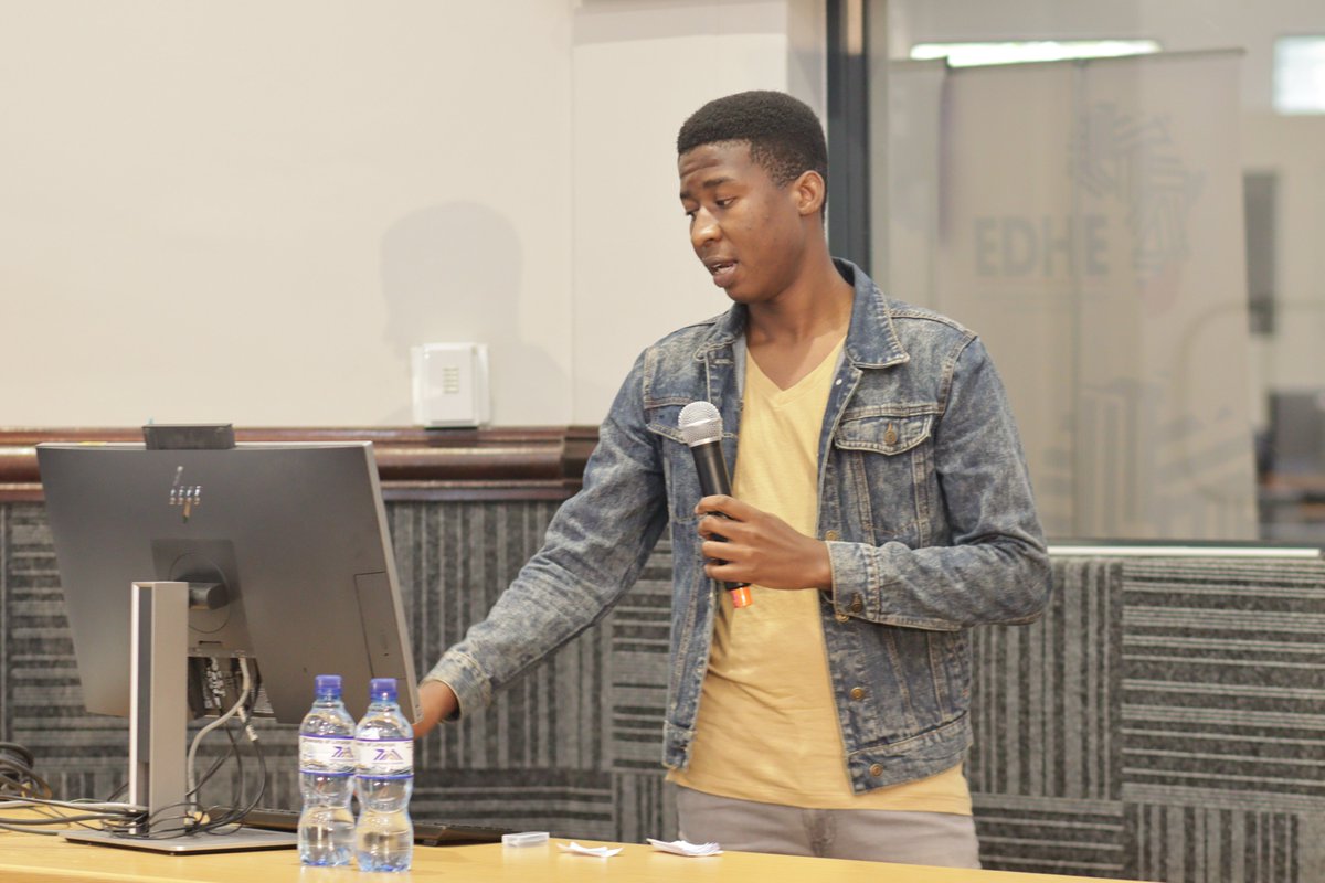 ULvarsity's tweet photo. Student entrepreneurs pitch their innovative ideas or existing businesses in different categories.
#EDHEIntervarsity2022 #MoveToMarket
Watch on Live Streaming: https://t.co/yXaQraFmLF https://t.co/QUYwg3nDXP