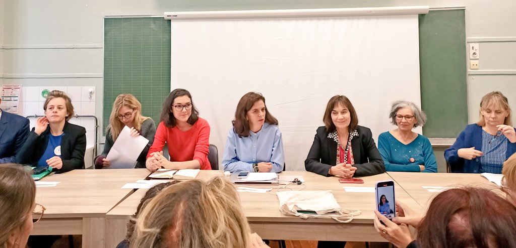 Helenebidard's tweet photo. 40 assos féministes créent une coalition contre le système pornographique dans la foulée du rapport historique du @Senat et en lien avec les procès #frenchbukkake #jacquieetmichel pour viols, traite, proxénétisme et actes de barbarie. https://t.co/iBXilqbXnK