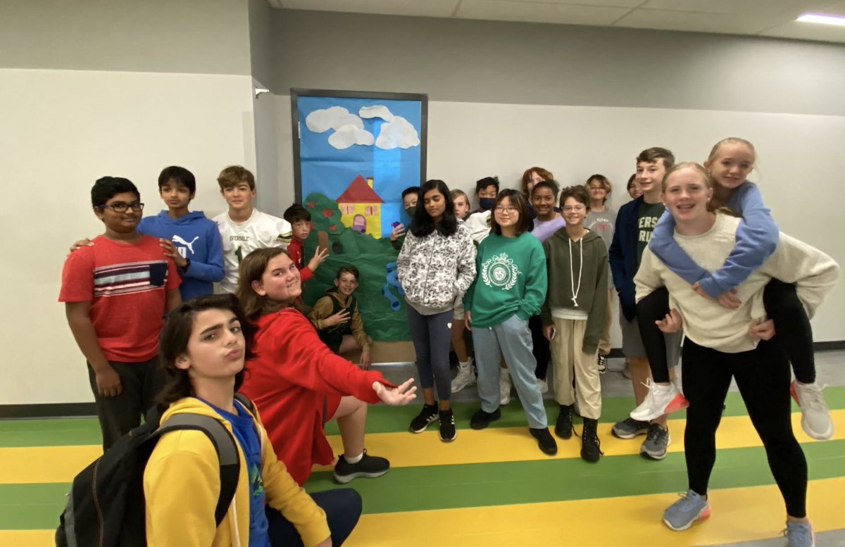 bluelaura9's tweet image. Blue&apos;s Crew is ready for the door decorating contest on Friday! @erms_DCSD