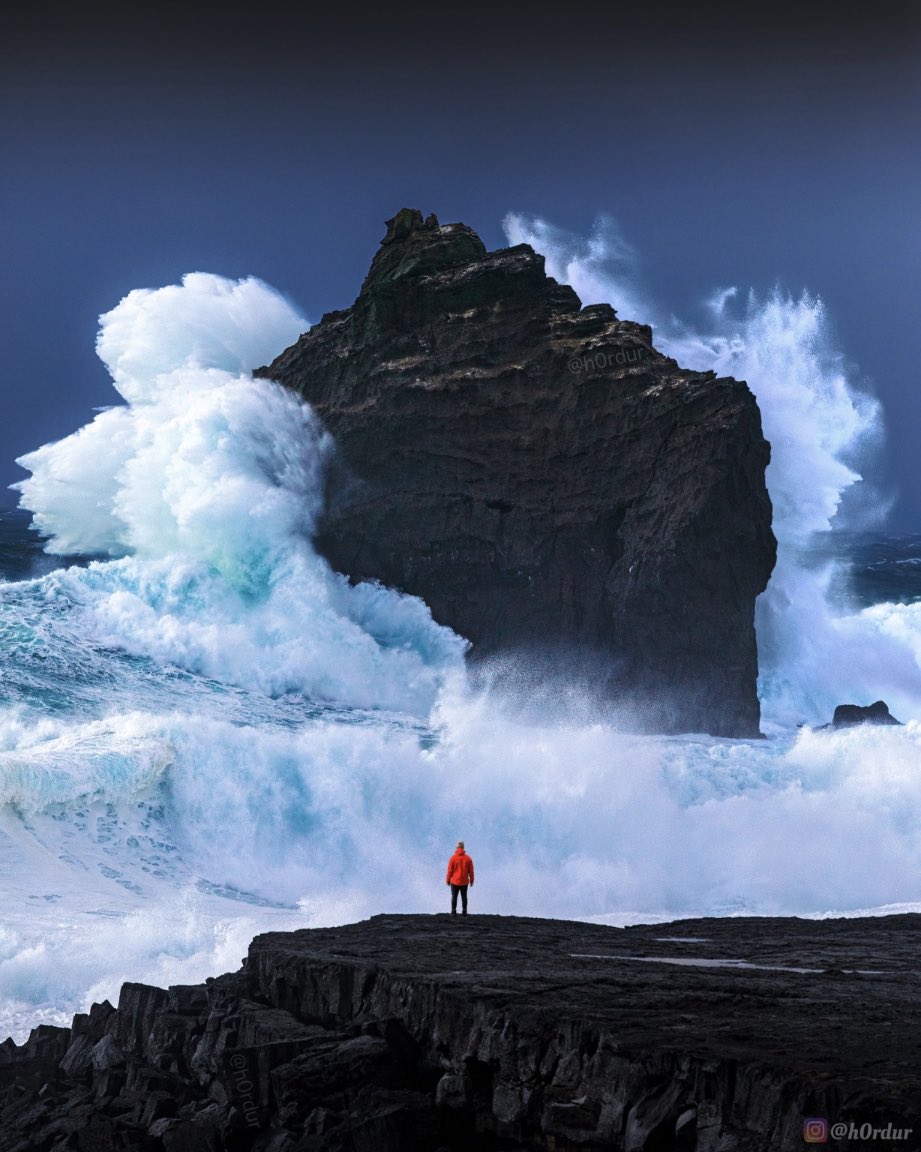 For over four years I had dreamed of capturing this exact shot. Last winter, everything lined up perfectly and it finally happened. A violent storm had just passed Iceland, making it possible for massive waves to form 🌊 #iceland For scale, the seacliff is 60m high (200 ft)