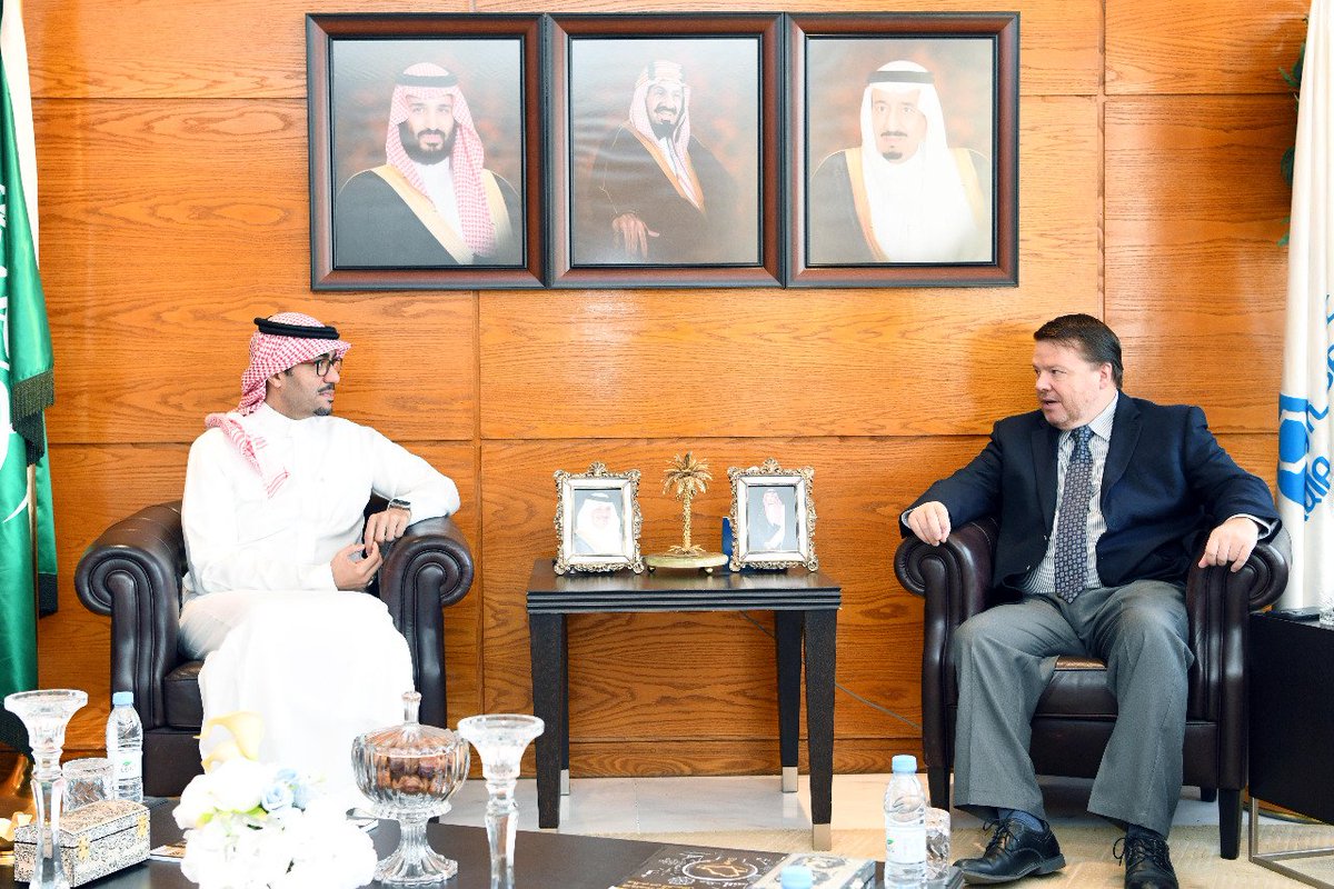 AsharqiaChamber's tweet photo. استقبل رئيس غرفة الشرقية بدر بن سليمان الرزيزاء اليوم الخميس القنصل العام الأمريكي بالظهران ديفيد ادينغتون وبحثا سبل تعزيز العلاقات التجارية بين قطاعي الاعمال في البلدين . https://t.co/PhxCrfFsgn