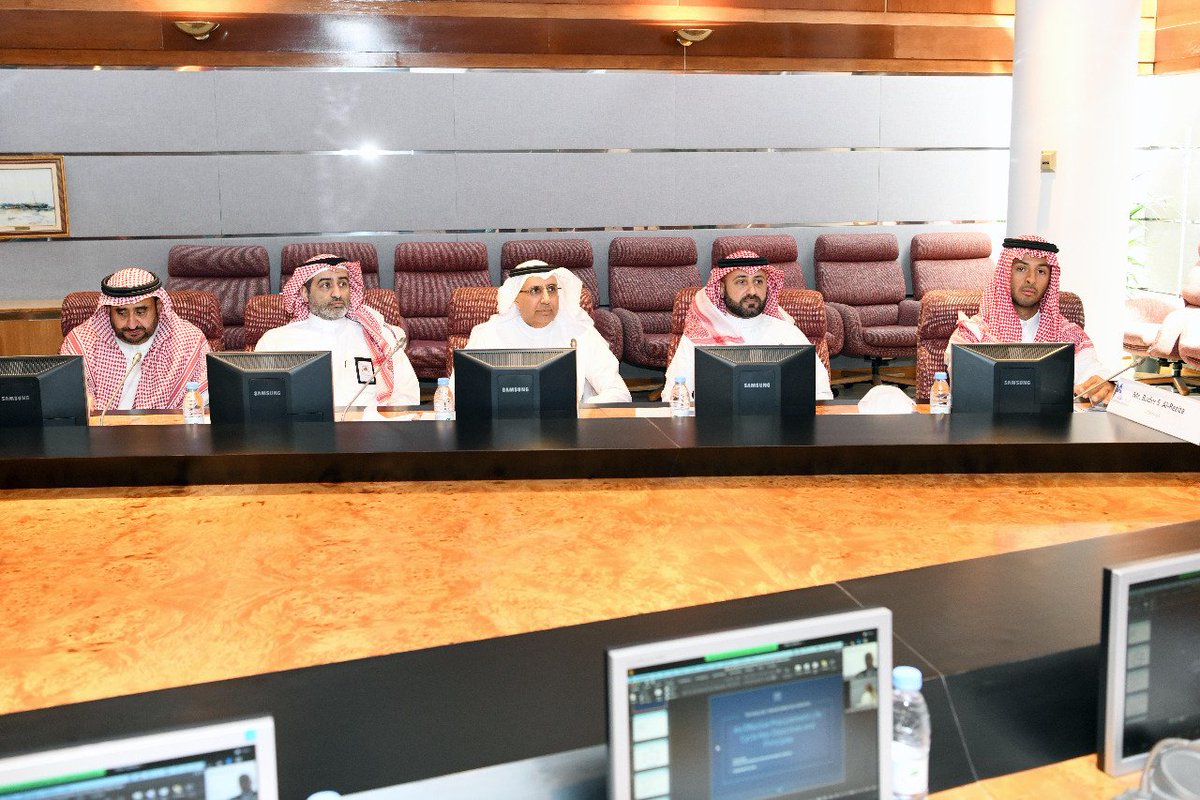 AsharqiaChamber's tweet photo. وحضر الجانبان ورشة عمل نظمتها الغرفة بالتعاون مع المكتب التجاري بالقنصلية استعرضت أفضل الممارسات لمشتريات القطاع الخاص بحضور النائب الأول للرئيس حمد العمار الخالدي وعضو المجلس عبدالعزيز بن محمد العثمان والامين العام للغرفة عبدالرحمن بن عبدالله الوابل. https://t.co/p2ukzAPKaJ