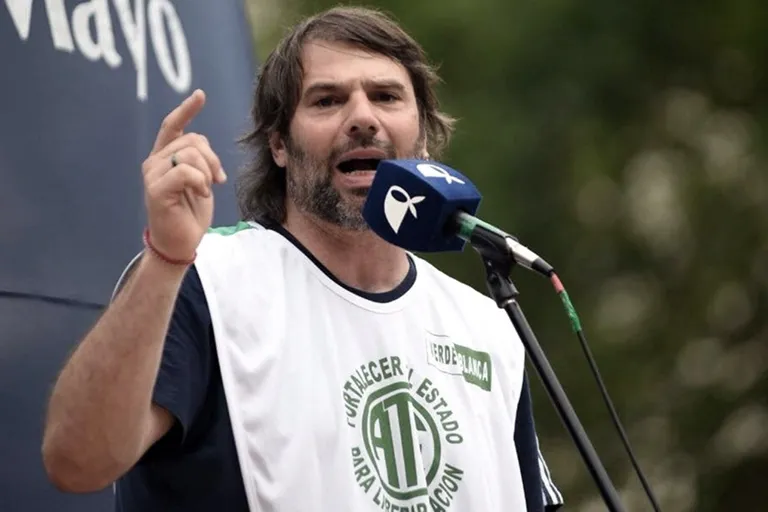 ZetaOrlando's tweet image. "Ayer denunciamos penalmente en Comodoro Py a Larreta y Acuña. Hay incumplimiento de los deberes de funcionario público y persecución ideológica".

🎙️ El secretario general de ATE Capital @DanielCatalano_ en @NoblezaHormiga.