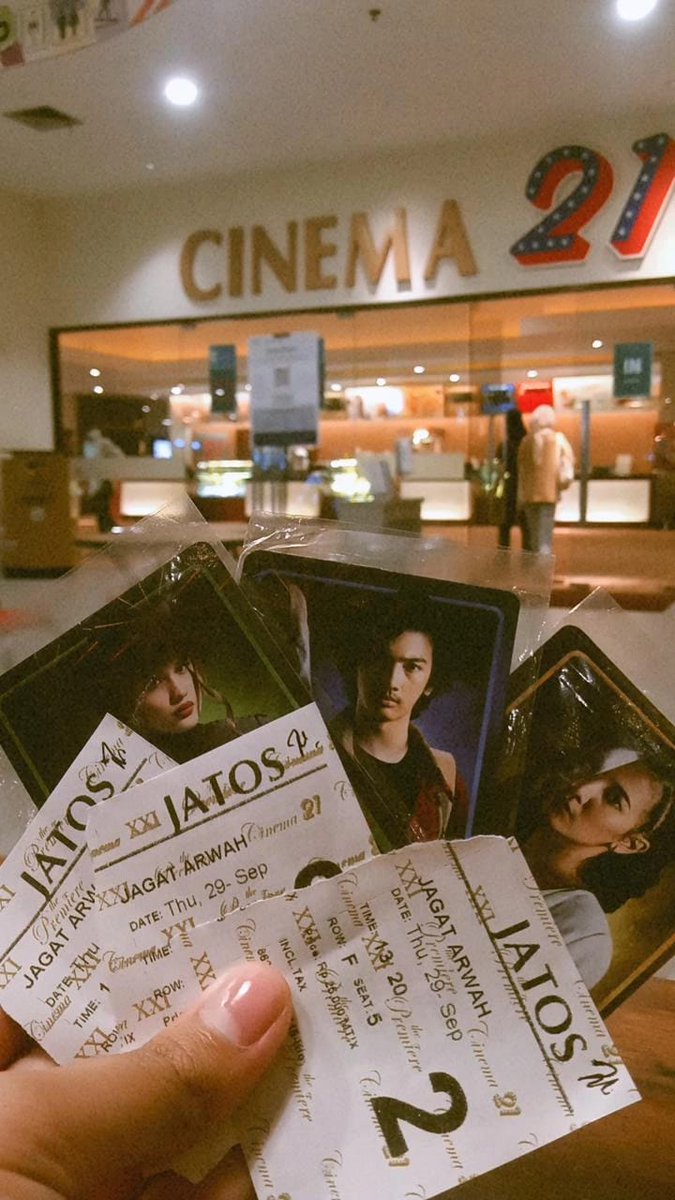 alfathalfatih13's tweet photo. Day one nonton #Jagatarwah bareng #komplotan filmnya seru gilaaaa
Otw ngeracunin kompotan lain nihh buat nonton ๐ฅ๐ฅ๐ฅ๐ฅ
@VisinemaID @ariirham2 @armandmaulana https://t.co/7zJCa95lxr