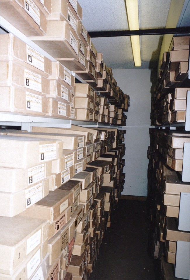 SOAS_SpecColl's tweet photo. Have you ever wondered what the inside of our archives look like? These photographs may be 32 years old, but not much has changed since! https://t.co/9Skx4FhIdS #ExploreYourArchive #EYALearning https://t.co/PKUpecnayk