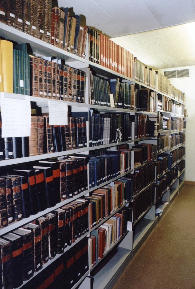 SOAS_SpecColl's tweet photo. Have you ever wondered what the inside of our archives look like? These photographs may be 32 years old, but not much has changed since! https://t.co/9Skx4FhIdS #ExploreYourArchive #EYALearning https://t.co/PKUpecnayk