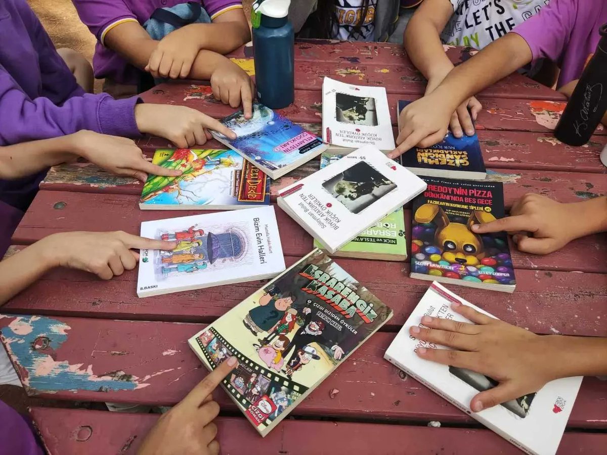 UOCalli's tweet photo. “Okumadan geçen bir gün yitirilmiş bir gündür.” Uğurlu öğrencilerimiz tüm Türkiye’de okuma farkındalığı sağlamak için hep birlikte okuyorlar.📚 #KitapBenim https://t.co/ECHbaqhyJP