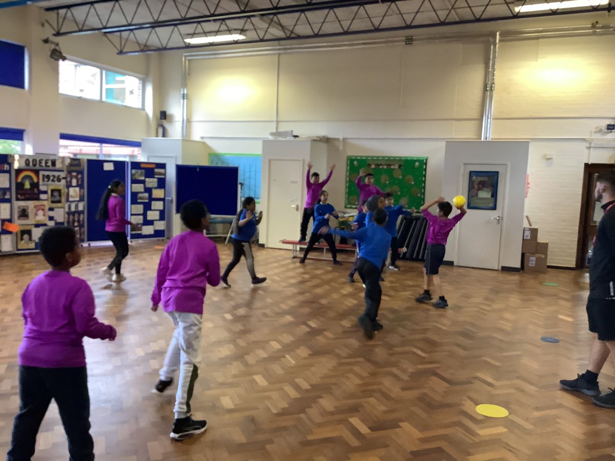 wyndclf's tweet image. A fantastic @leightrustb8 Benchball competition this morning! 

Well done to all children who participated and a special well done to @LeighPrimary who finished 1st. 

#Supportive #Support #leightrustb8 #Competition