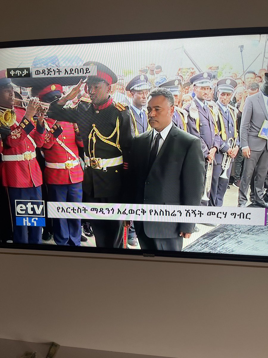 Kiyya1988's tweet photo. Wow what an honor saying a finale goodbye to a hero whose spend his life serving his country within his given profession.
#MadingoAfework Rest In Peace ๐๐๐ชฆ๐ชฆ๐๐ https://t.co/9owzphs3h9