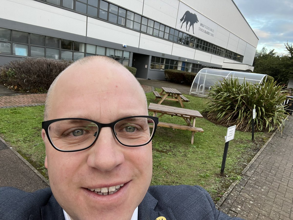 R_A_SELBY's tweet photo. Enjoyable morning @IoDWales session @BadWolf_TV expertly hosted by @ScreenAllianceW discussing inclusive working, recruitment & the next generation of film crews. Thanks to event sponsors Pitch & Co. https://t.co/5756GW088r
