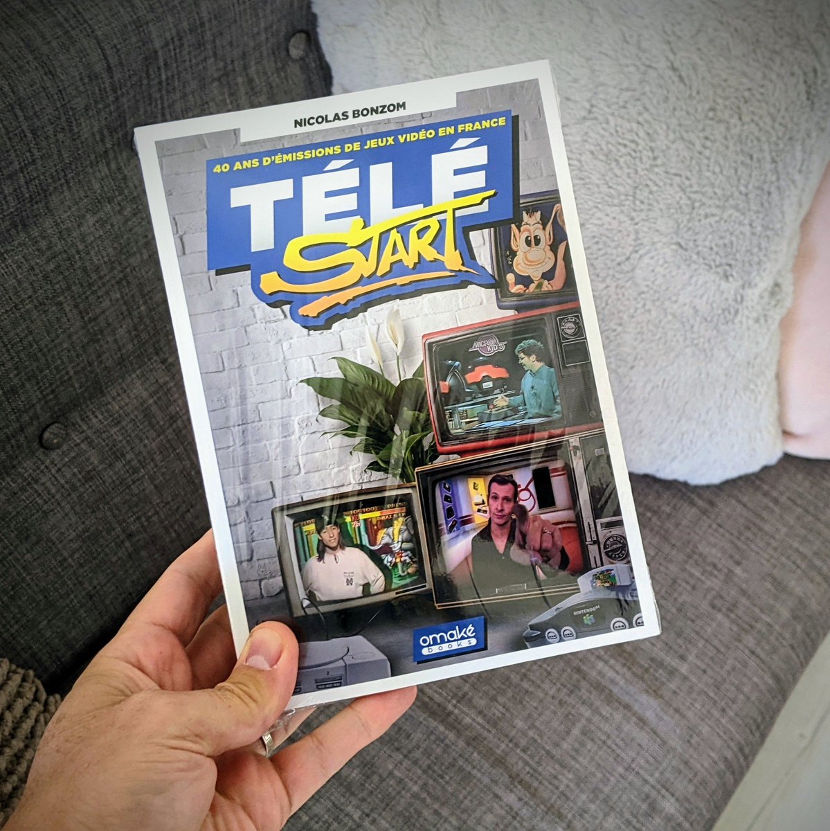 insertcoinFR's tweet photo. Je pense trouver de bons souvenirs ici... 😊 merci @omakebooks @nicolasbonzom #telestart #jeuvideo #tv #gameone #microkids @DrevetCyril @Marcuszeboulet @bertrand_amar @Fred_Moulin https://t.co/fKrjfqsQcw