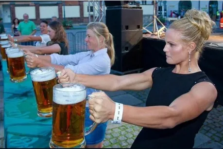 Waitress training at the Oktoberfest
#Craftbeer #beer #TappiBeerNFT #Memes