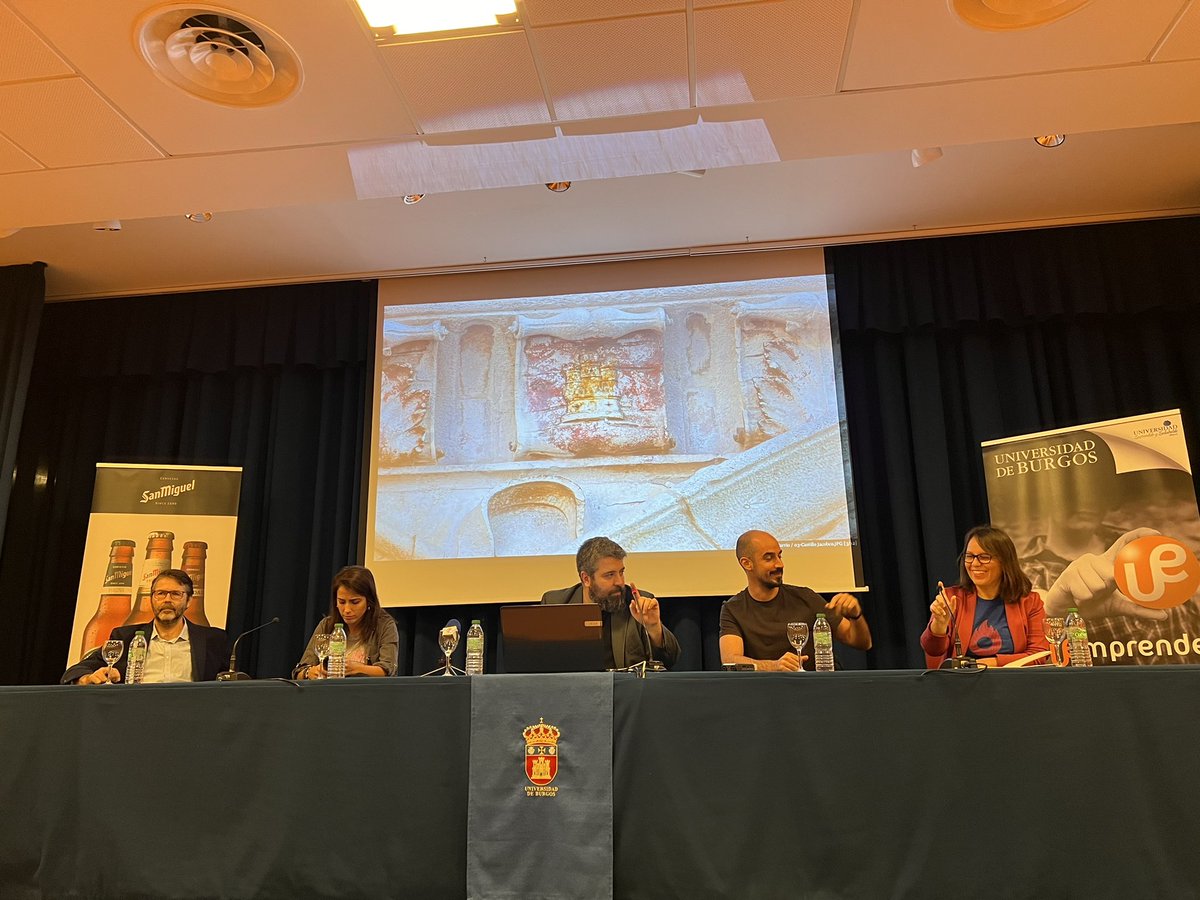 Una mesa de lujo con <a href="/SchrodingerGata/">Rocío Vidal</a> <a href="/DotCSV/">Carlos Santana</a> la country manager de <a href="/hotmart_es/">Hotmart</a>  y el CEO de  <a href="/ivoox/">iVoox</a> en #UBUtalento de <a href="/ubuemprende/">UBU Emprende</a>  hablando de #creatividad y #emprendimiento