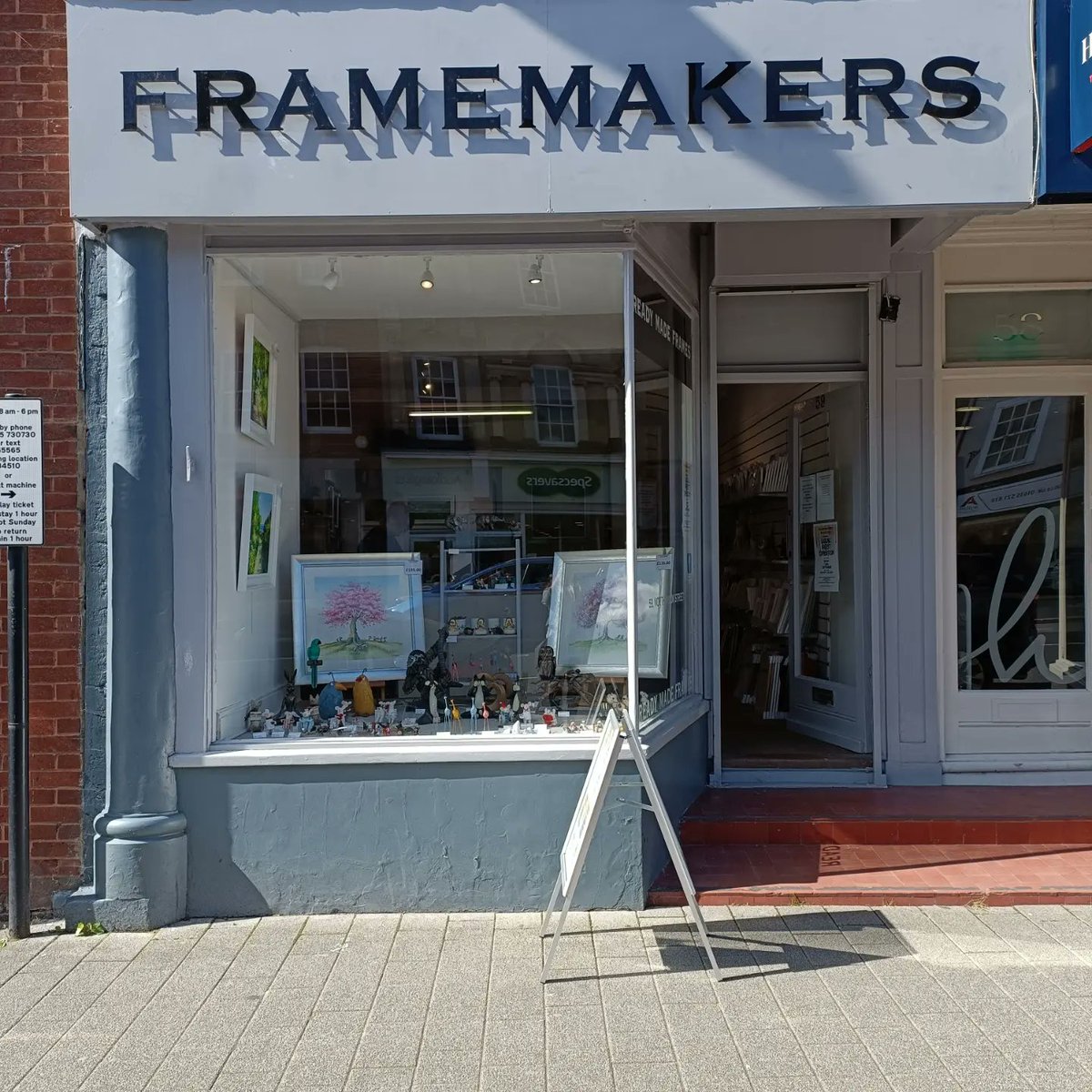 bitsofbtanicals's tweet photo. Good morning! It's the last weekend for the wonderful Local Artists Exhibition at The FrameMakers Gallery in #Newburyberkshire! Don't miss it 😃🥂
#bitsofbotanicals #exhibition #gallery #art #localartist #artexhibition #newbury https://t.co/IVcZQBgiaS
