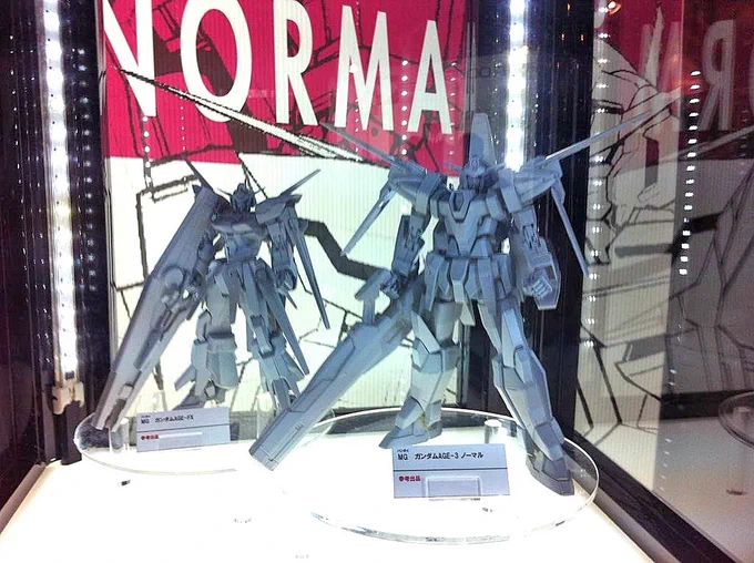 ...............中学生の頃から待ってる...そして今までも...白塗りのMG AGE2とAGE 1の拡張キット....あの…MG AGE FXの発売はいつ?('ー`) 