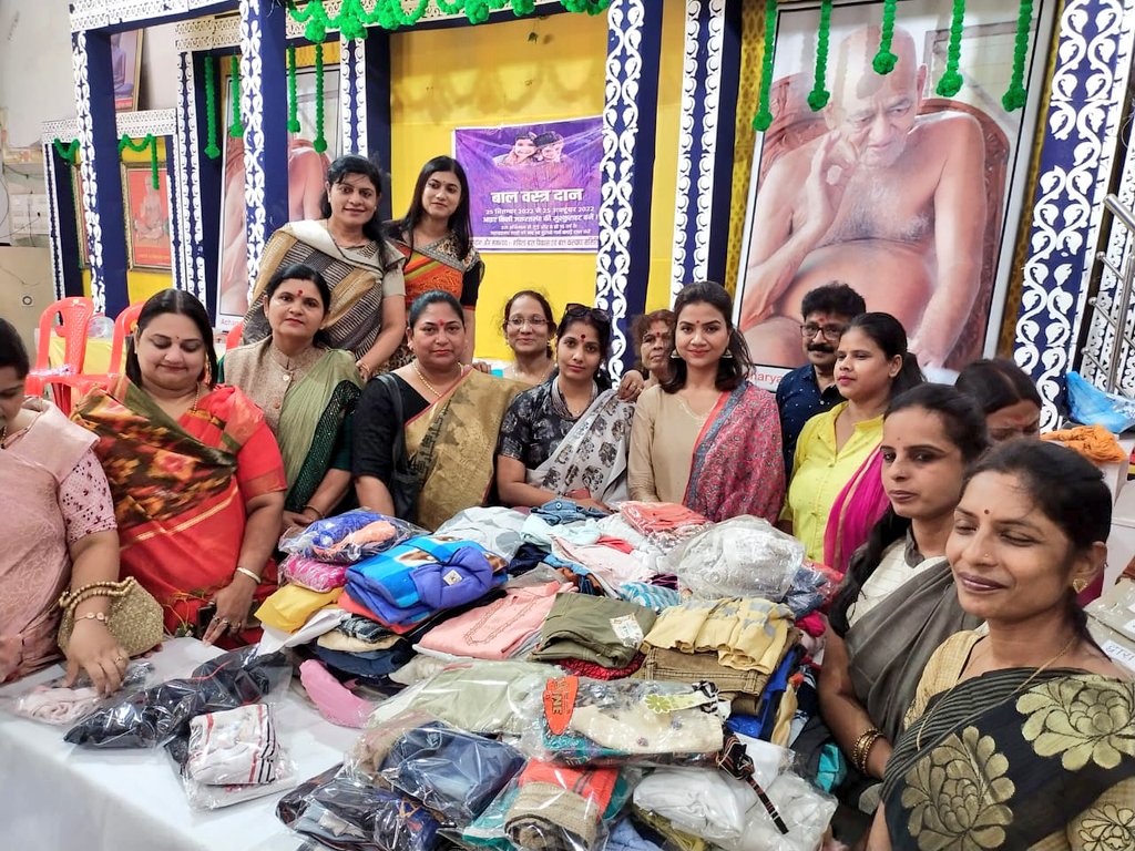 Collector_Satna's tweet photo. शहरी क्षेत्र की सेवा बस्तियों में कमजोर वर्ग के जरूरतमंद बच्चों को सर्दियों के मौसम में वस्त्र और ऊनी कपड़े उपलब्ध कराने के लिए कलेक्टर श्री अनुराग वर्मा की पत्नी श्रीमती नेहा वर्मा द्वारा चलाए गए #बाल_वस्त्र_दान अभियान में जैन समाज की महिलाओं ने वस्त्र दान किए।

#jansamparkMP https://t.co/QyqfEhSryh