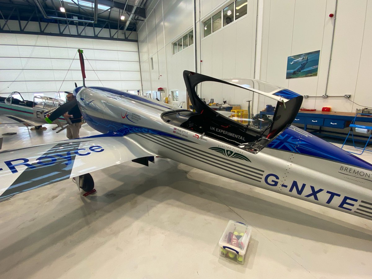 theaeronautica tweet media