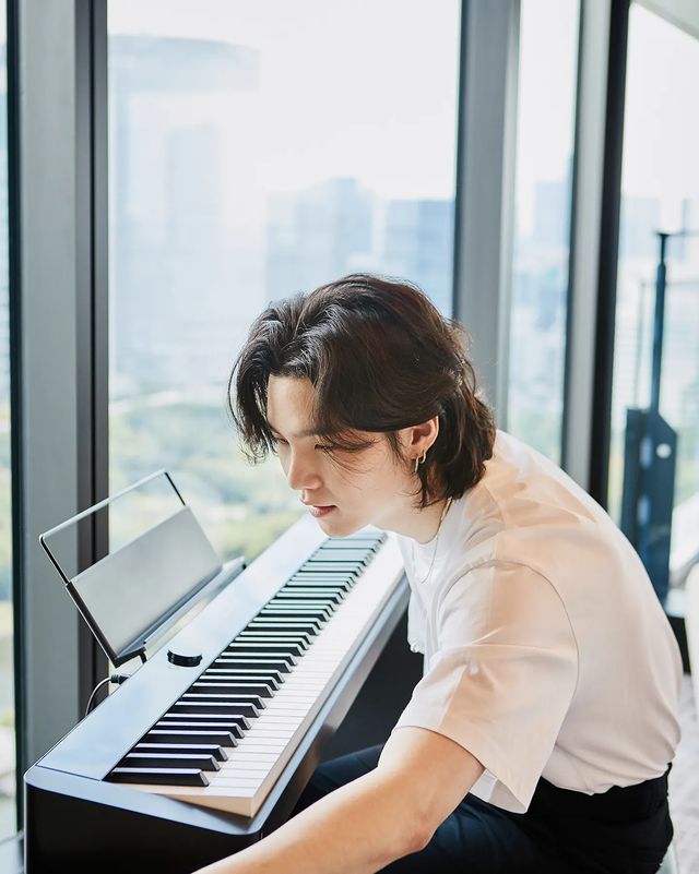 bts_twt_YNG1's tweet photo. 🎹 #SUGA https://t.co/UtjAVRDKY8