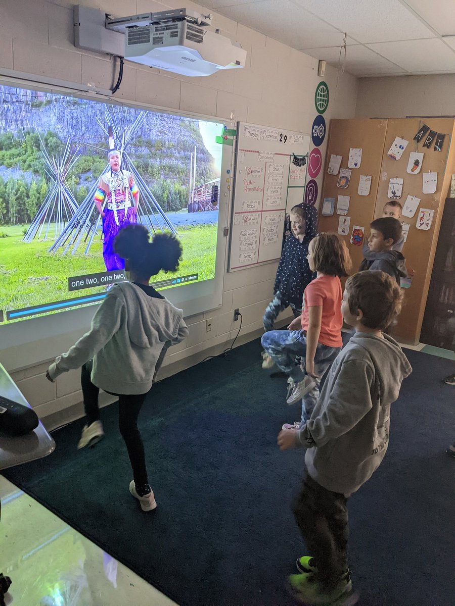 Today we watched the @NCTR_UM video about Indigenous Dance and Music! Thank you #BoogyTheBeat and #IlaBarker for sharing your passion for music. Thank you #DeanneHupfield, we had fun learning pow wow dancing
@ocsbindigenous @AngelsOCSB @OttCatholicSB  #TruthAndReconcilliationWeek