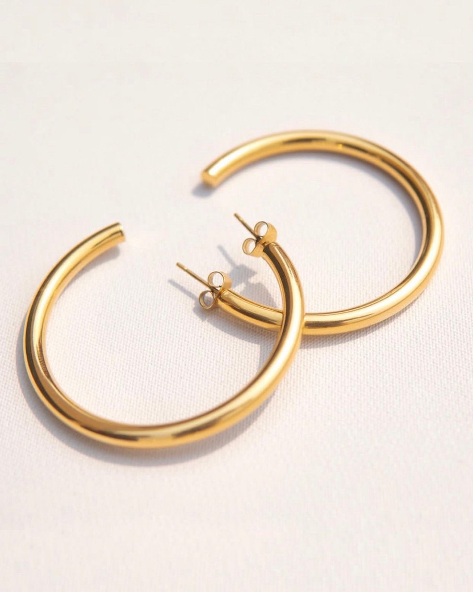 Refine studios Hoops | Such a Clean girl aesthetic vibes 😍

shop online studioconcierge.ng 
shop instore 8a Ologun Agbaje street V/I

Price: ₦14,000

#studioconciergeng #studioconcierge #hoopsearrings #jewelryaddiction