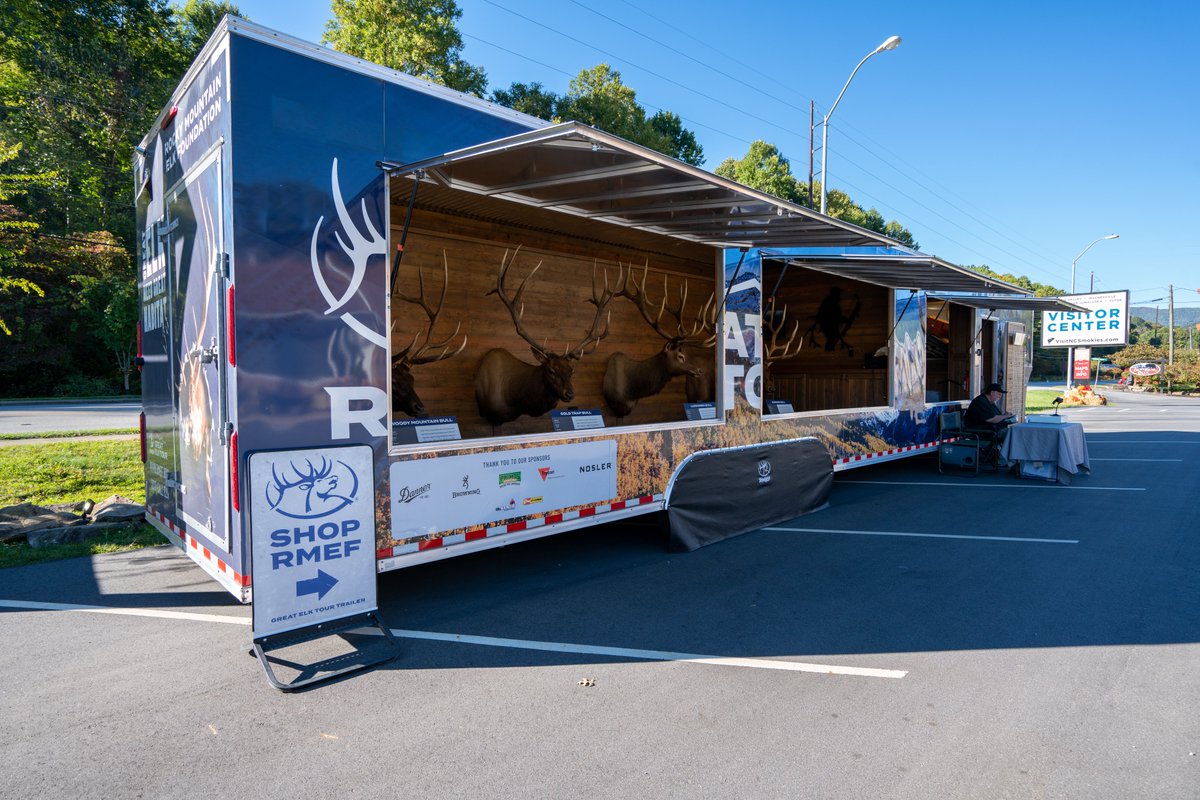 VisitNCsmokies's tweet photo. Have you Herd? @RMEF has their #GreatElkTour set up at the Visitor Center (located at 1110 Soco Rd. Maggie Valley)! Come check it out and get some cool t-shirts and goodies while you're here. #haynow https://t.co/ZYmXZXMLcH