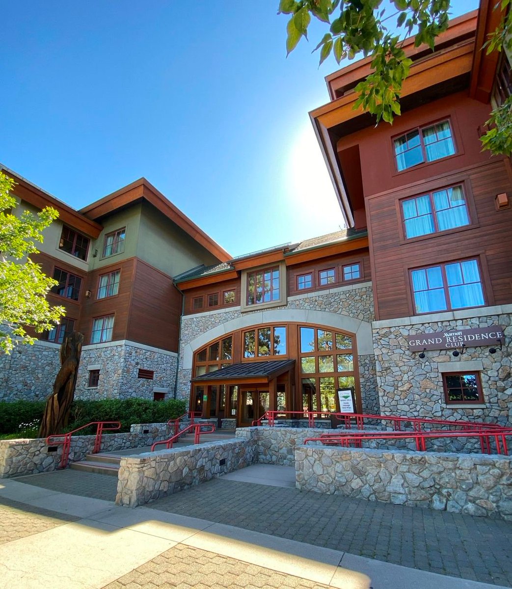 It's a beautiful day at marriott grand residence! We're expecting a high of 85 degrees. 😎🌞