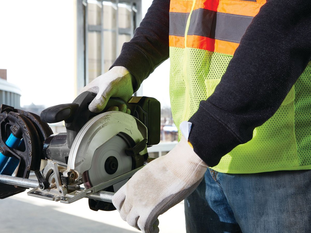 No need for constant wheel changes. Our LENOX METALMAX® #CuttingWheel delivers 1,000 or more cuts* without changing the wheel. Find yours at <a href="/Lowes/">Lowe's</a> and other select retailers: low.es/3ebylf8

*average Performance in 1" carbon steel square tube