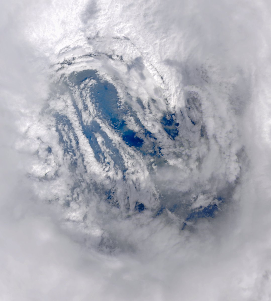 Jumping into the incredible eye of #Hurricane #Ian 🌀 

Full Size -> flic.kr/p/2nPFocq 🧐
#Landsat8 🛰️ 2022-09-28 (50km approx.) 
#Florida #HurricaneIan #flwx