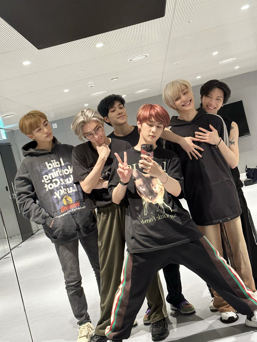 WayV_official tweet picture